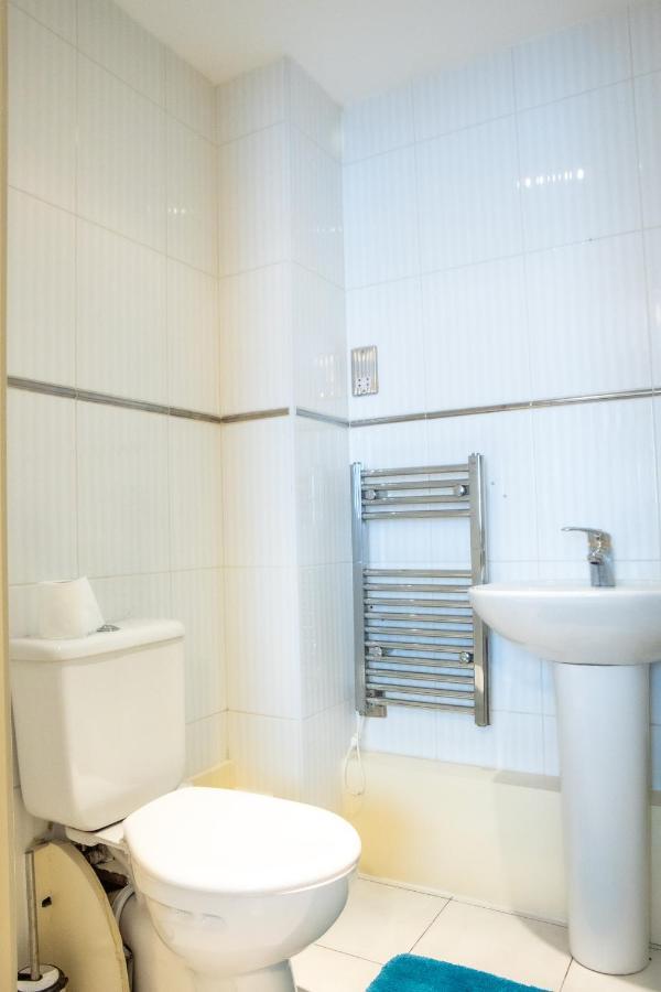Newly Furnished Appartment Near Train Station Wolverhampton Eksteriør billede