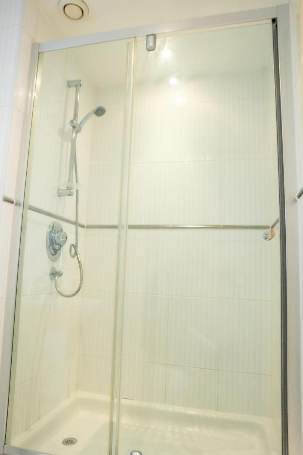 Newly Furnished Appartment Near Train Station Wolverhampton Eksteriør billede