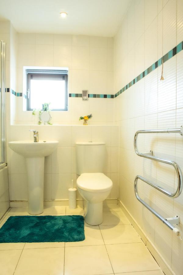 Newly Furnished Appartment Near Train Station Wolverhampton Eksteriør billede