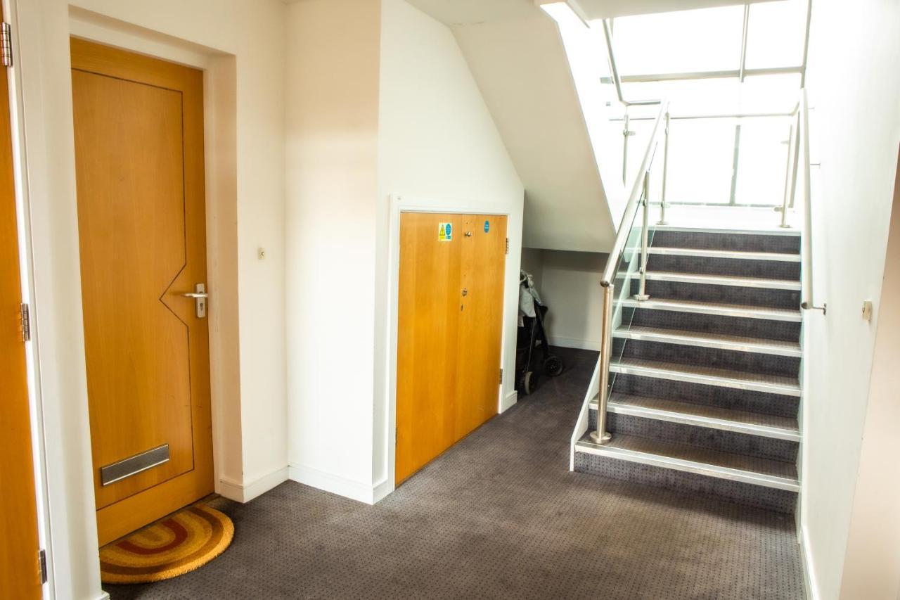 Newly Furnished Appartment Near Train Station Wolverhampton Eksteriør billede